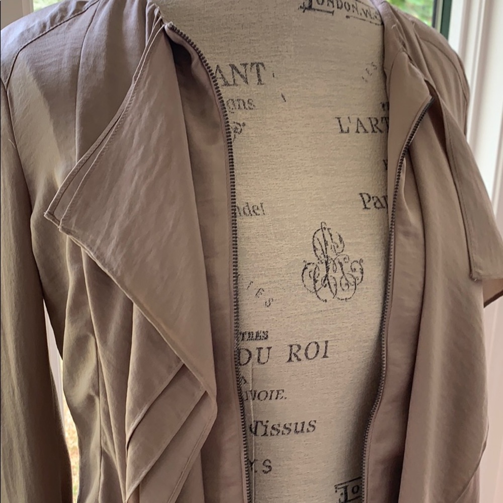 Tan jacket - Picture 2 of 5